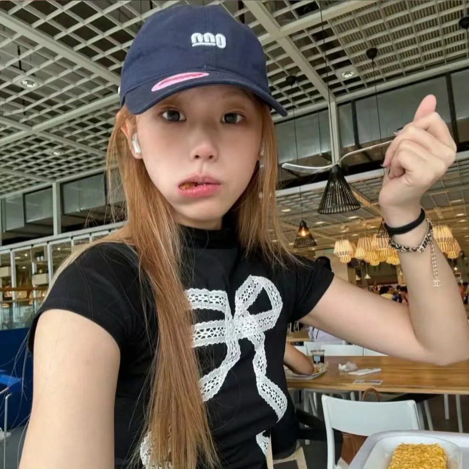 储物柜女孩